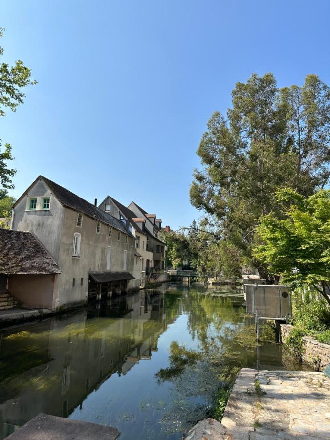 Appartement Bords De L'Eure Charmant Studio Chartres Exterior foto