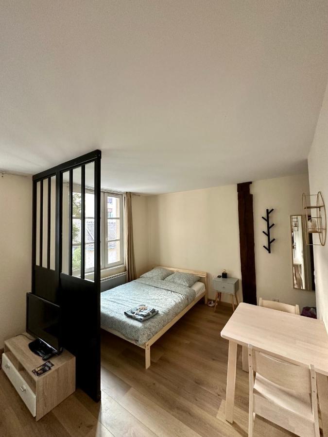 Appartement Bords De L'Eure Charmant Studio Chartres Exterior foto